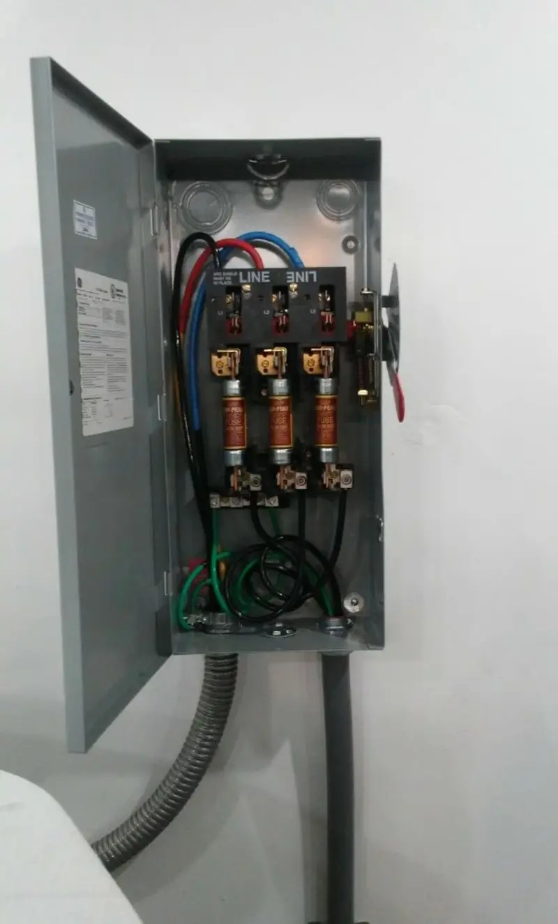 Three-phase disconnect switch installed for Smoke Detector Installation in Palacios